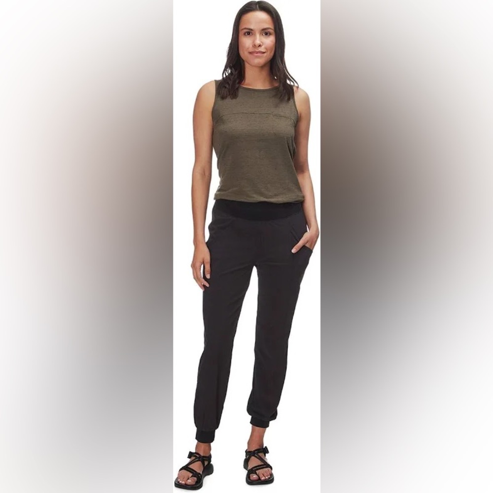 The North Face Arise and Align Mid-Rise Pant